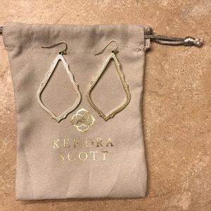 Kendra Scott Sophee Drop Earrings In Gold